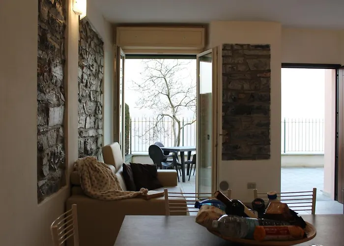 Romantic Dream On The Lake Апартаменты Лезено