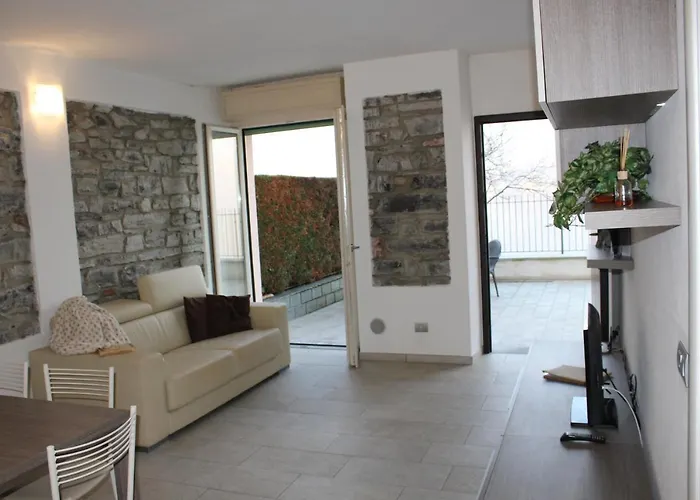 Romantic Dream On The Lake Апартаменты Лезено