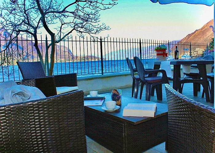 Romantic Dream On The Lake *