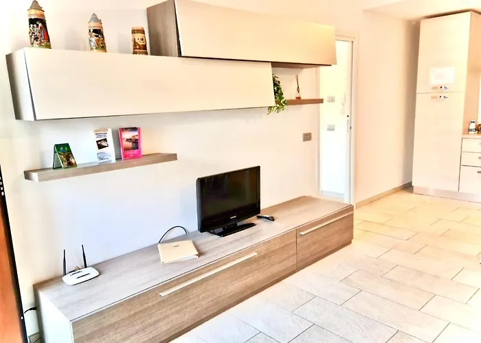 Romantic Dream On The Lake Апартаменты Лезено