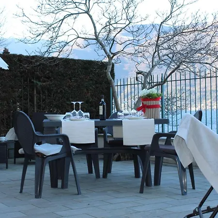 Romantic Dream On The Lake *