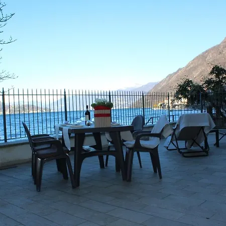 Romantic Dream On The Lake *